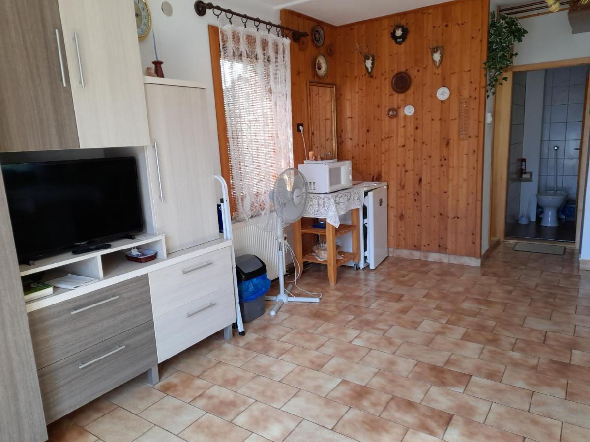 Harmonia Vendeghaz 100 Meterre Az Igali Gyogyfuerdotol Apartment Luaran gambar