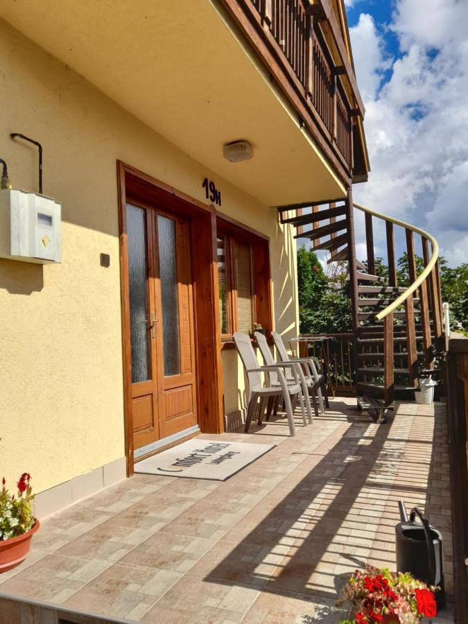 Harmonia Vendeghaz 100 Meterre Az Igali Gyogyfuerdotol Apartment Luaran gambar