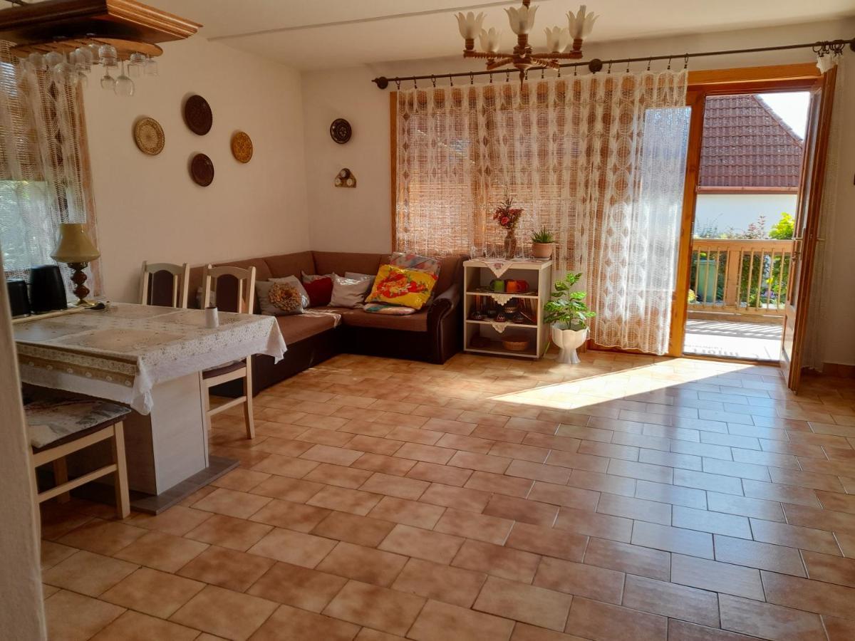 Harmonia Vendeghaz 100 Meterre Az Igali Gyogyfuerdotol Apartment Luaran gambar