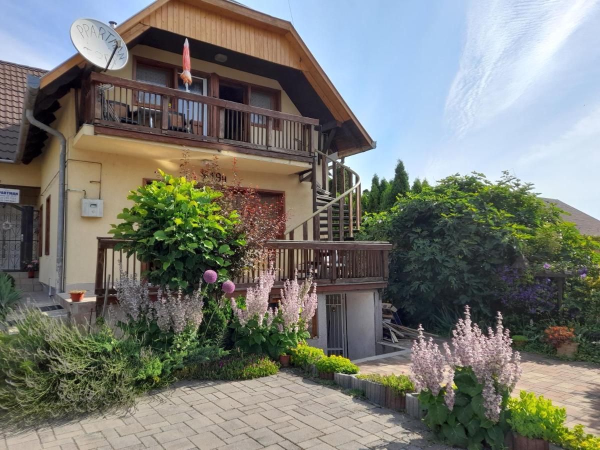 Harmonia Vendeghaz 100 Meterre Az Igali Gyogyfuerdotol Apartment Luaran gambar