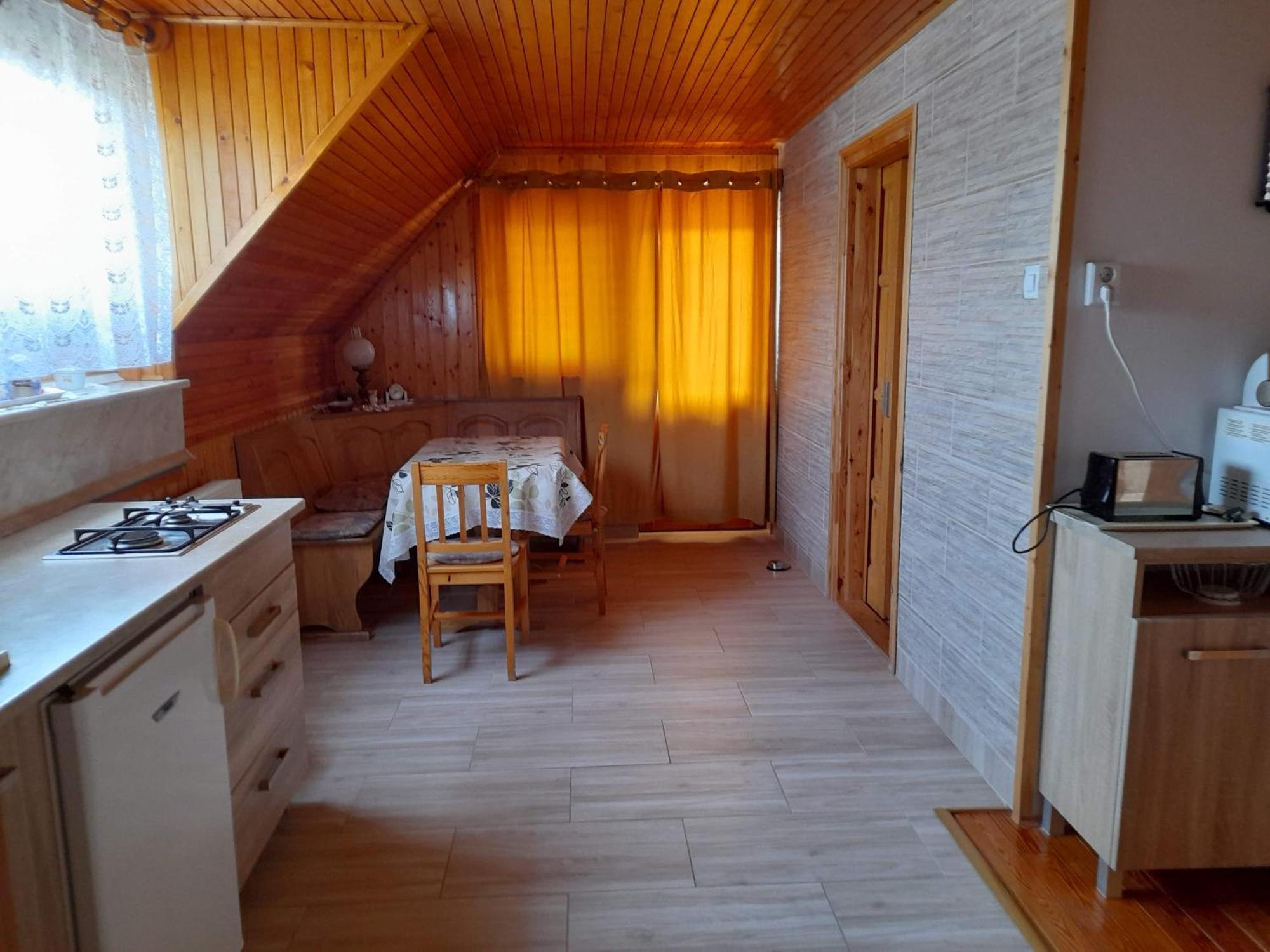 Harmonia Vendeghaz 100 Meterre Az Igali Gyogyfuerdotol Apartment Luaran gambar