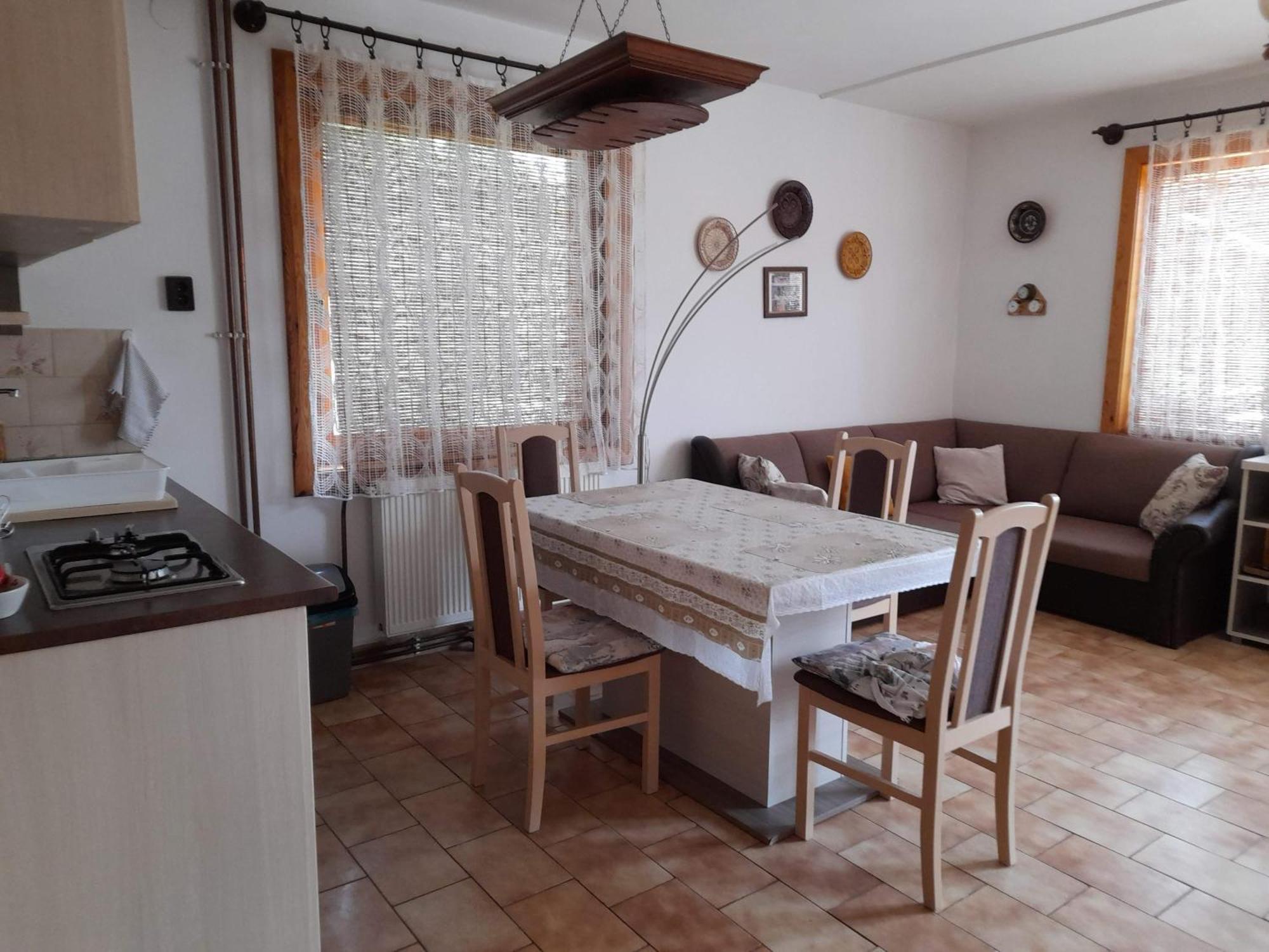 Harmonia Vendeghaz 100 Meterre Az Igali Gyogyfuerdotol Apartment Luaran gambar