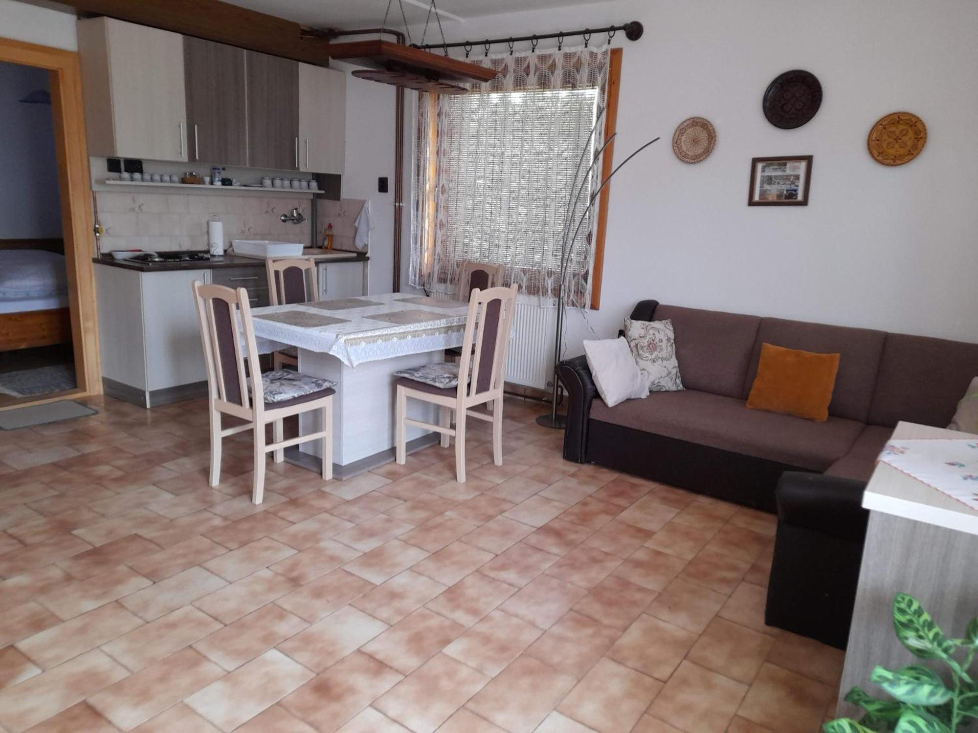 Harmonia Vendeghaz 100 Meterre Az Igali Gyogyfuerdotol Apartment Luaran gambar