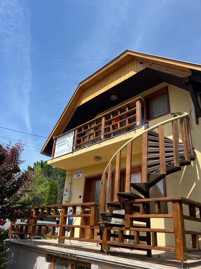Harmonia Vendeghaz 100 Meterre Az Igali Gyogyfuerdotol Apartment Luaran gambar